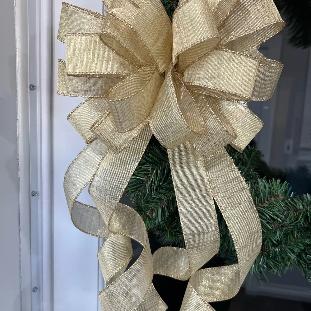 Luxurious Gold Holiday Wreath Bow